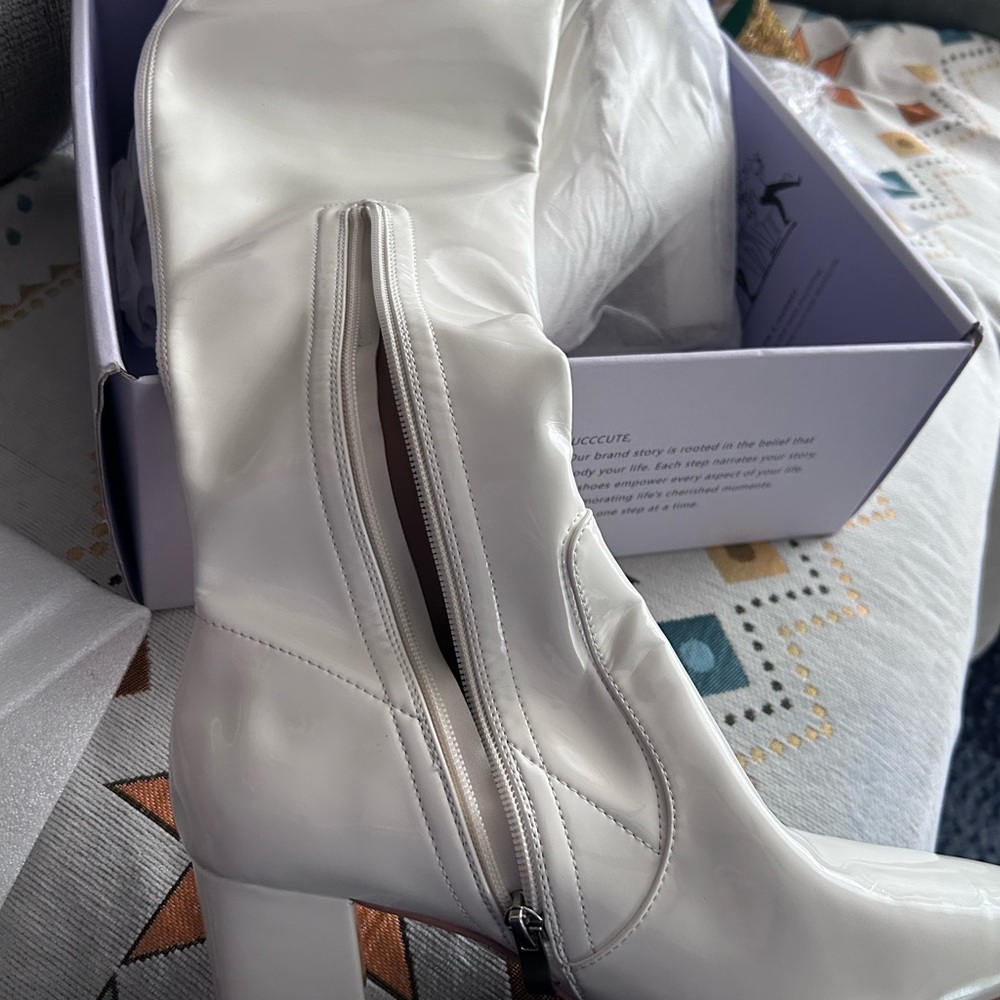 Mucccute White Thigh High Boots with Zipper - Picture 3 of 8